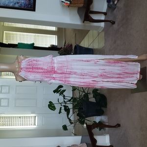 Elan L 100% rayon tie dye maxi deep front peekaboo leg slits flowy halter dress